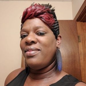 Meet your Posher, Devona